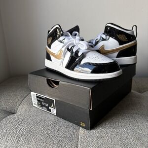 Nike Air Jordan 1 Mid SE (PS) Shoes Kids SZ 1Y Black/Metallic Gold BQ6932-007NEW